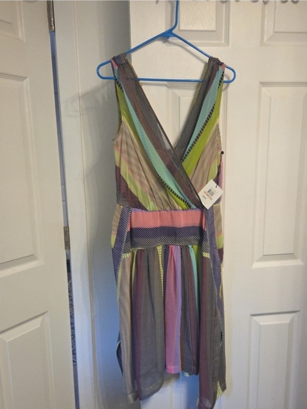 🩷💚 Calvin Klein beautiful multicolor striped high-Low V-neck dress💚🩷